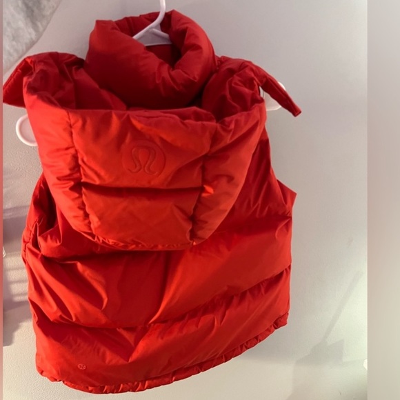 Lululemon Wunderpuff Vest Red - Picture 2 of 5